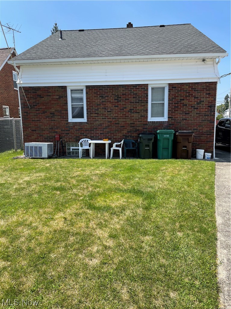 6325 Stanbury Road Parma, OH 44129 - Photo 3 of 35