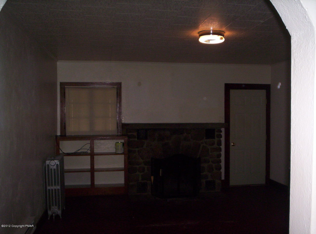 Grange Rd Mount Mount Pocono, PA 18344 - Photo 5 of 8 a living room with furniture and a lamp