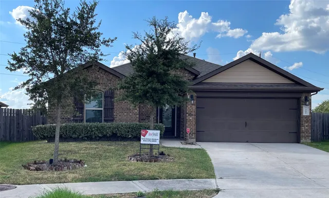 $2,300 | 7206 Highland Chase Drive, Richmond, TX 77407