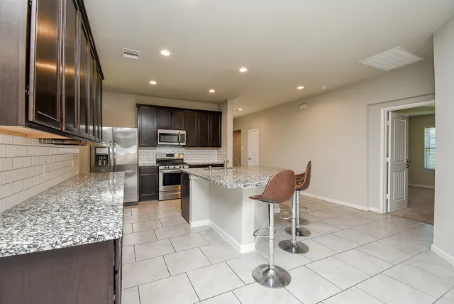 $2,300 | 7206 Highland Chase Drive, Richmond, TX 77407