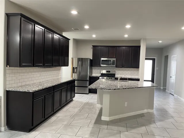 $2,300 | 7206 Highland Chase Drive, Richmond, TX 77407