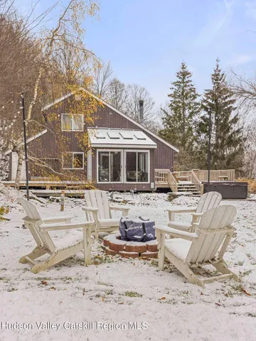 a house view with a outdoor space
