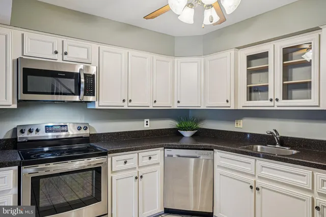 a view of a room with closet and wooden floor