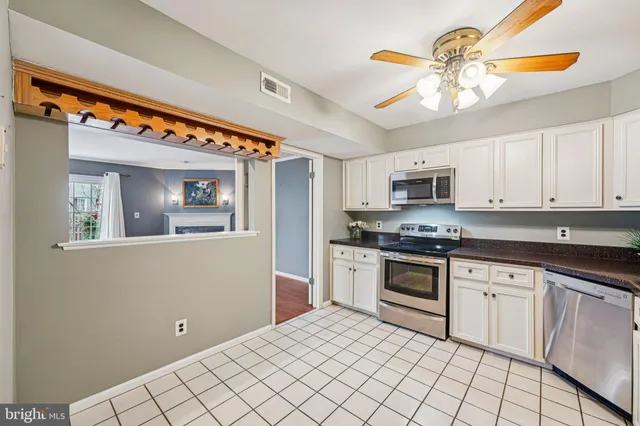 a picture of a bench in front of a wall