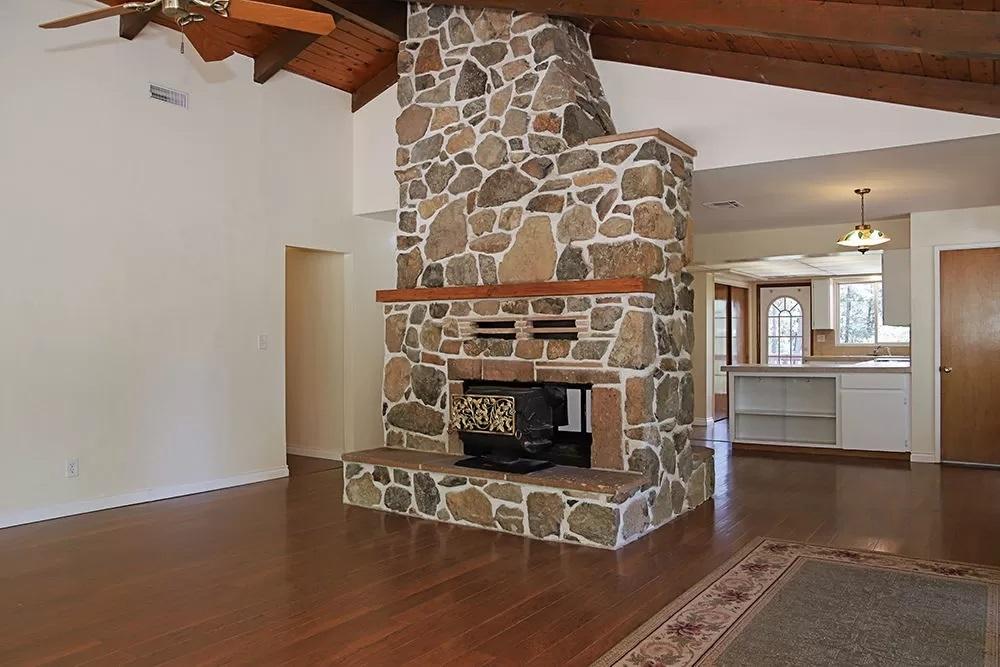 825 Trollview Road Grants Pass, OR 97527 - Photo 2 of 15 2