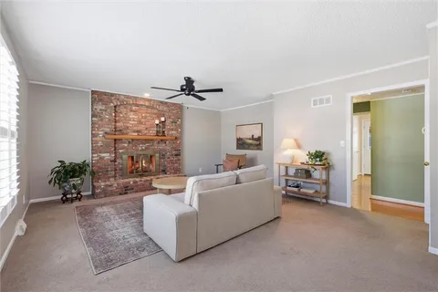 $425,000 | 12711 West 101st Street, Lenexa, KS 66215