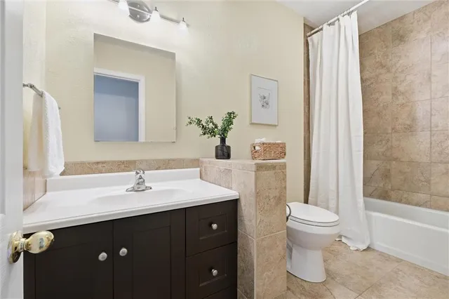 $425,000 | 12711 West 101st Street, Lenexa, KS 66215