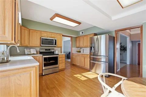 $425,000 | 12711 West 101st Street, Lenexa, KS 66215