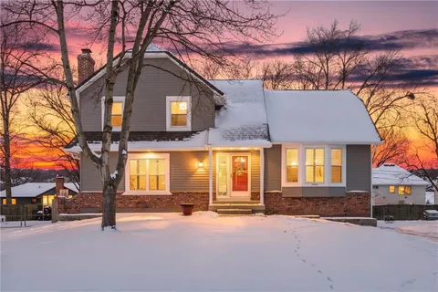 $425,000 | 12711 West 101st Street, Lenexa, KS 66215