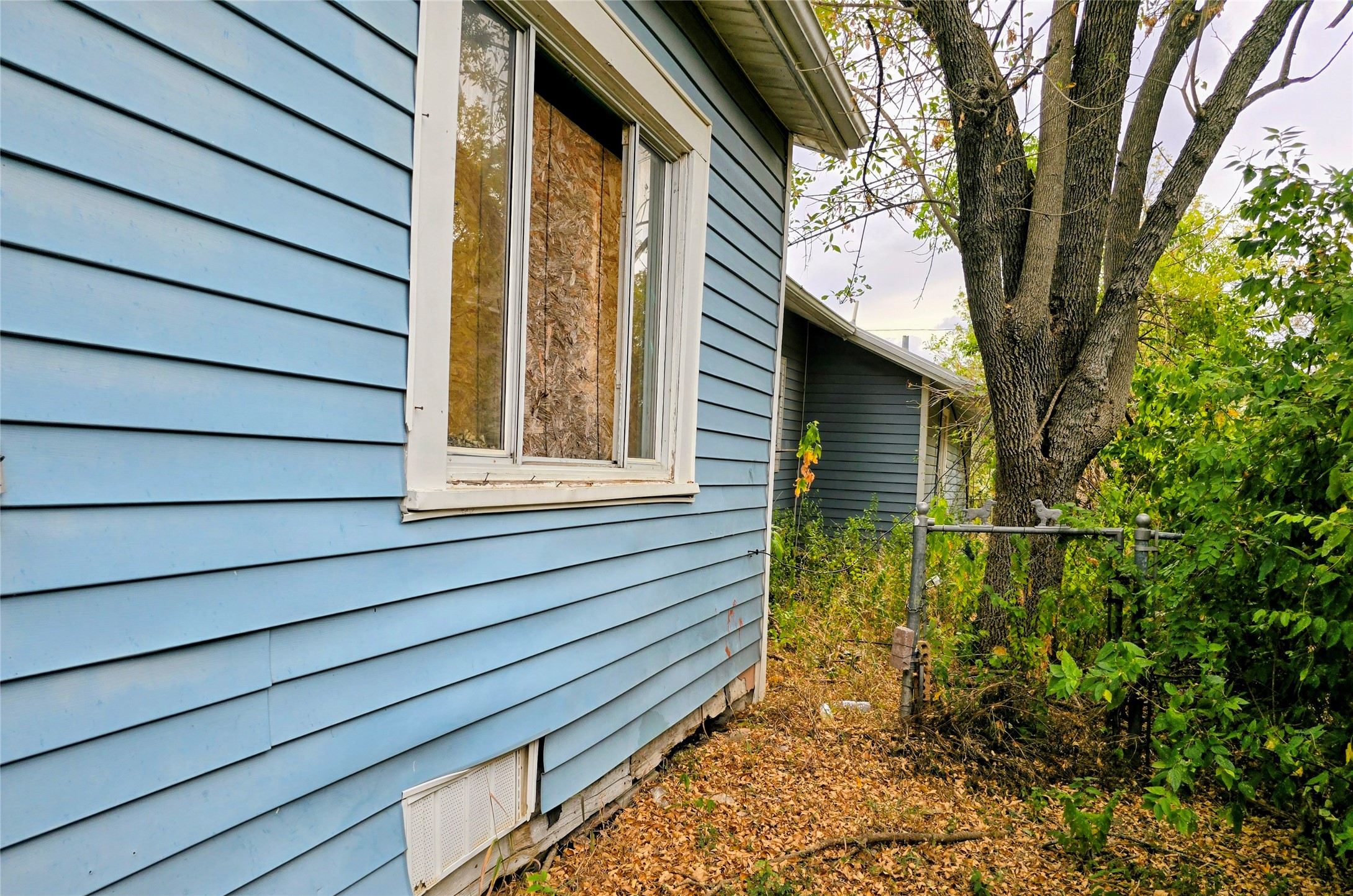 901 West 5th Street Taylor, TX 76574 - Photo 2 of 21 a view of a house with a window