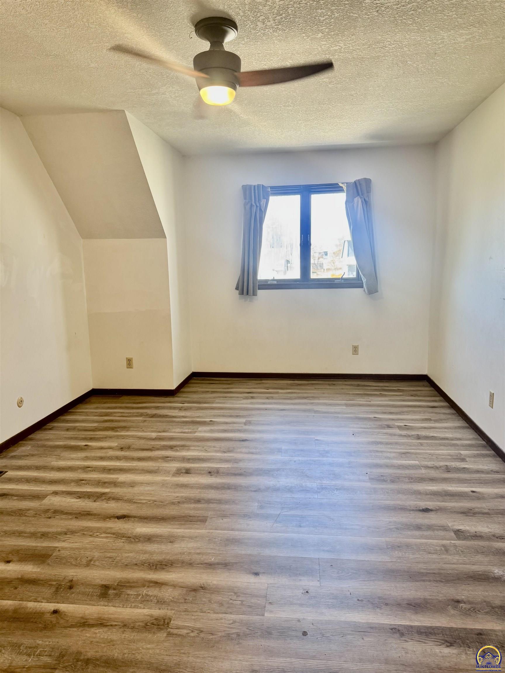 2926 Southwest Arrowhead Road Topeka, KS 66614 - Photo 12 of 21