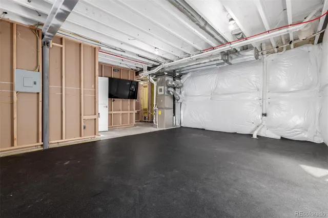 a view of a room with an empty space