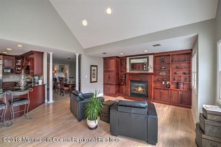 25 Crawford Road Middletown, NJ 07748 - Photo 11 of 37 48248616