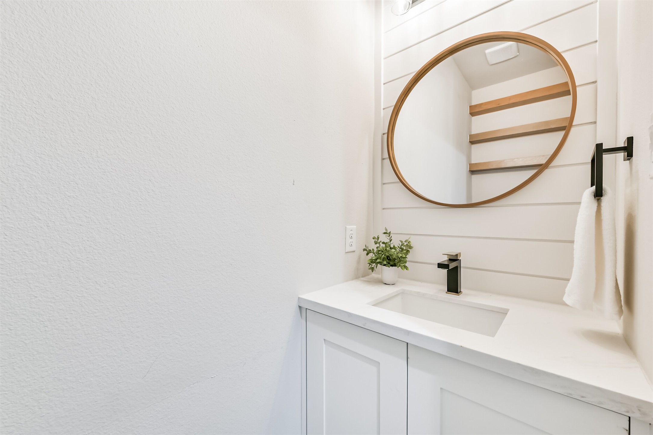 250 Pony Trail Angleton, TX 77515 - Photo 10 of 42