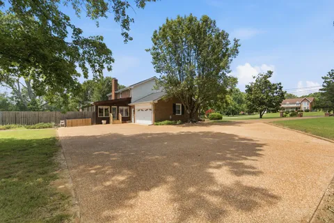 $749,900 | 1004 Longview Drive, Hendersonville, TN 37075