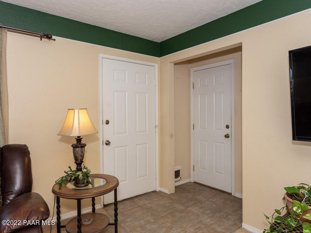 8090 East Gale Road Prescott Valley, AZ 86314 - Photo 3 of 20 003_Foyer