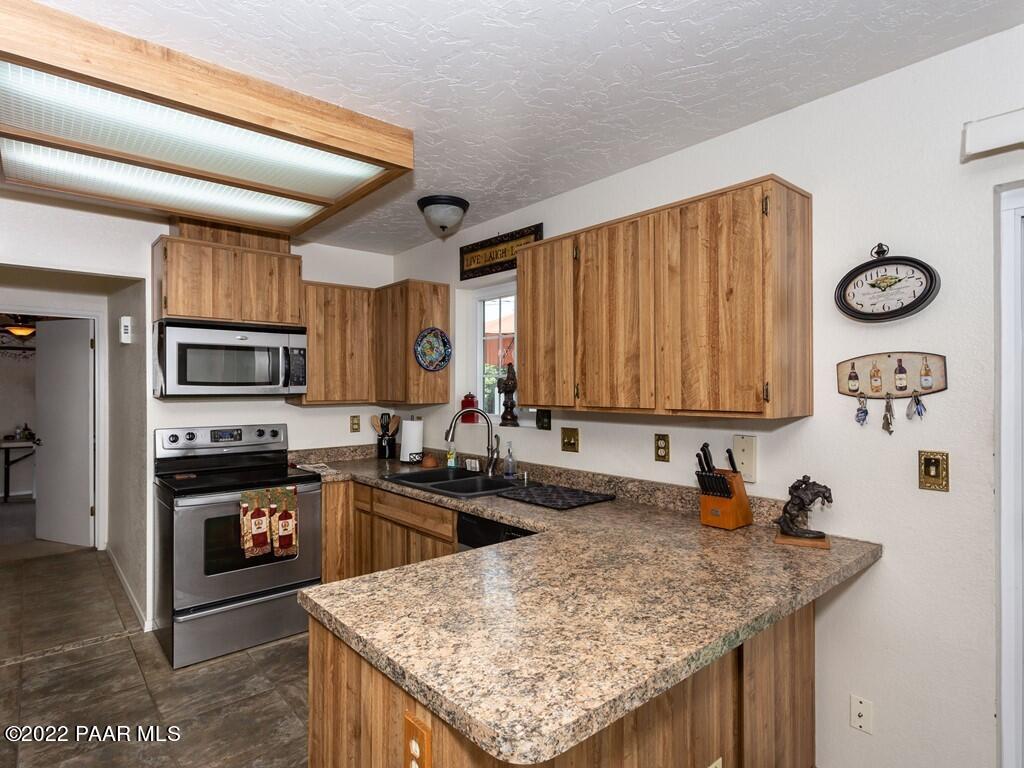 8090 East Gale Road Prescott Valley, AZ 86314 - Photo 6 of 20 006_Kitchen