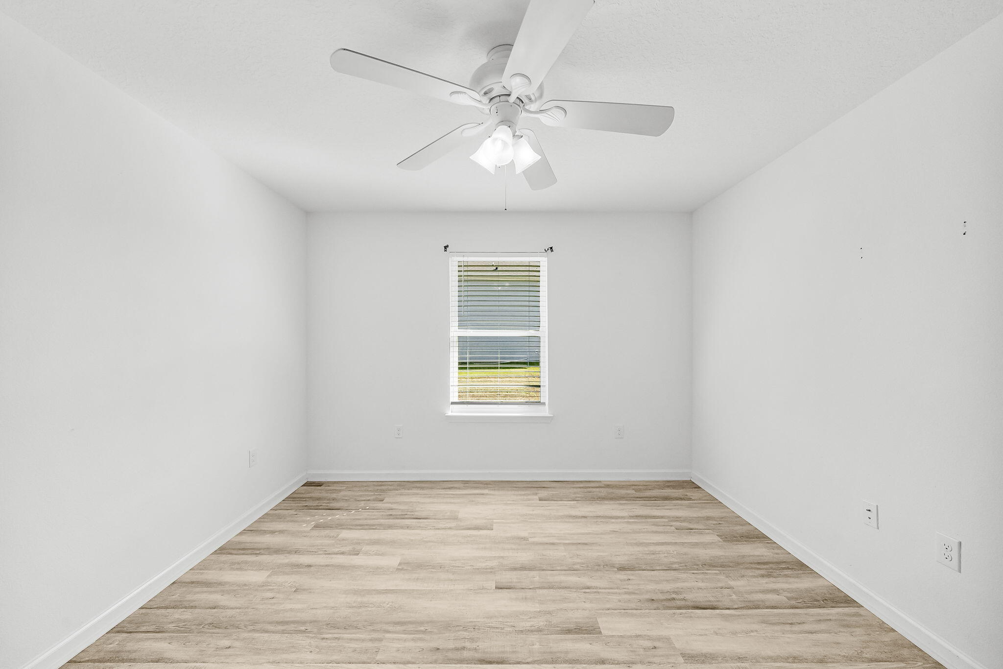 39 Riverwalk Crossing Freeport, FL 32439 - Photo 25 of 32 an empty room with a window and a ceiling fan