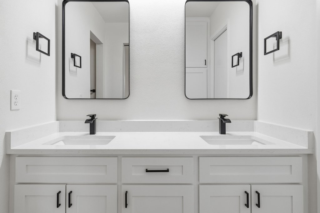 2204 Toro Canyon Road Austin, TX 78746 - Photo 19 of 26 Full bathroom with double vanity