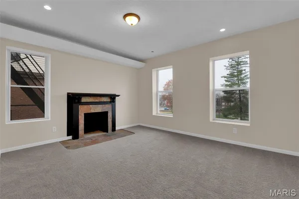 $320,000 | 14 Parkland Place, St. Louis, MO 63112