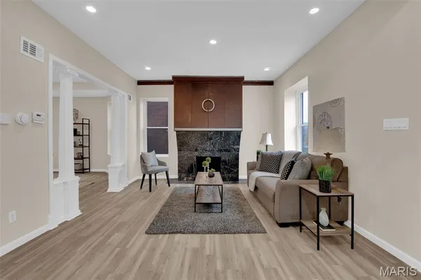 $320,000 | 14 Parkland Place, St. Louis, MO 63112
