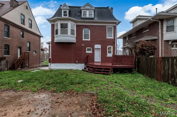 $320,000 | 14 Parkland Place, St. Louis, MO 63112