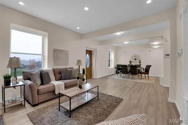 $320,000 | 14 Parkland Place, St. Louis, MO 63112
