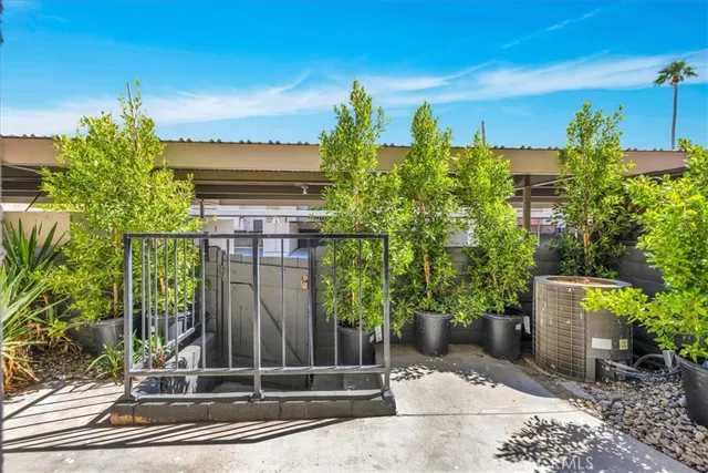 $344,900 | 2120 South Indian Canyon Drive, Palm Springs, CA 92262