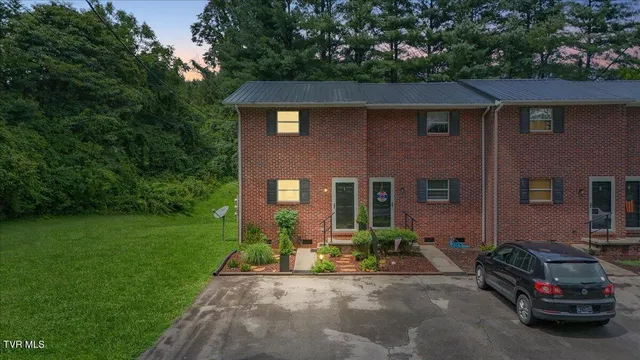 $189,000 | 201 Ron Royce Drive, Unit 1, Elizabethton, TN 37643