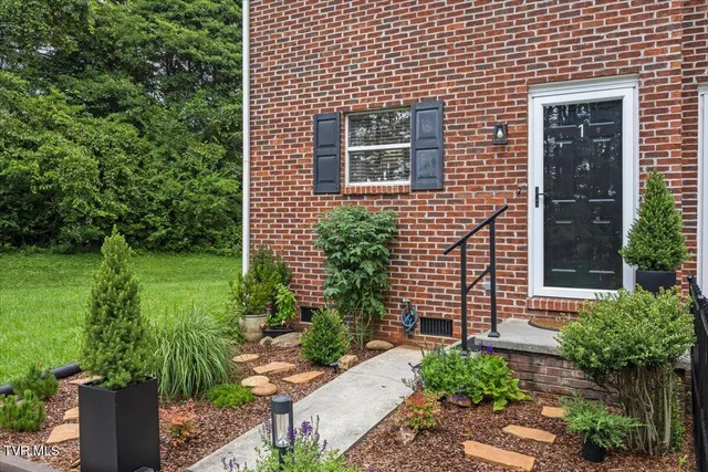 $189,000 | 201 Ron Royce Drive, Unit 1, Elizabethton, TN 37643