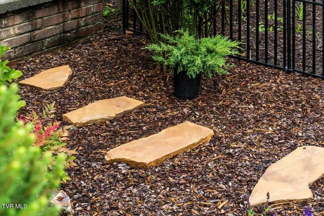 $189,000 | 201 Ron Royce Drive, Unit 1, Elizabethton, TN 37643