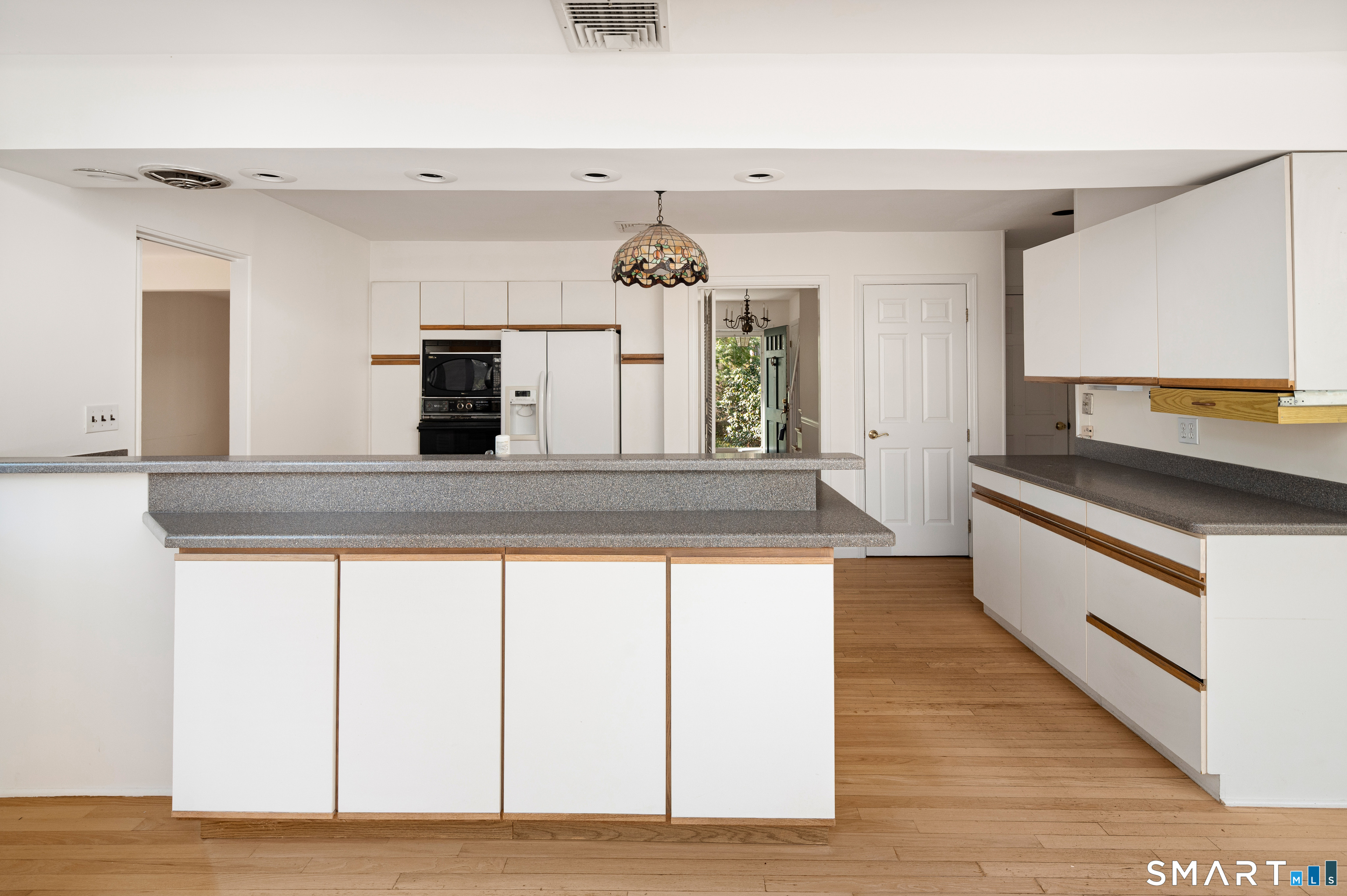 223 Red Fox Road Stamford, CT 06903 - Photo 12 of 35