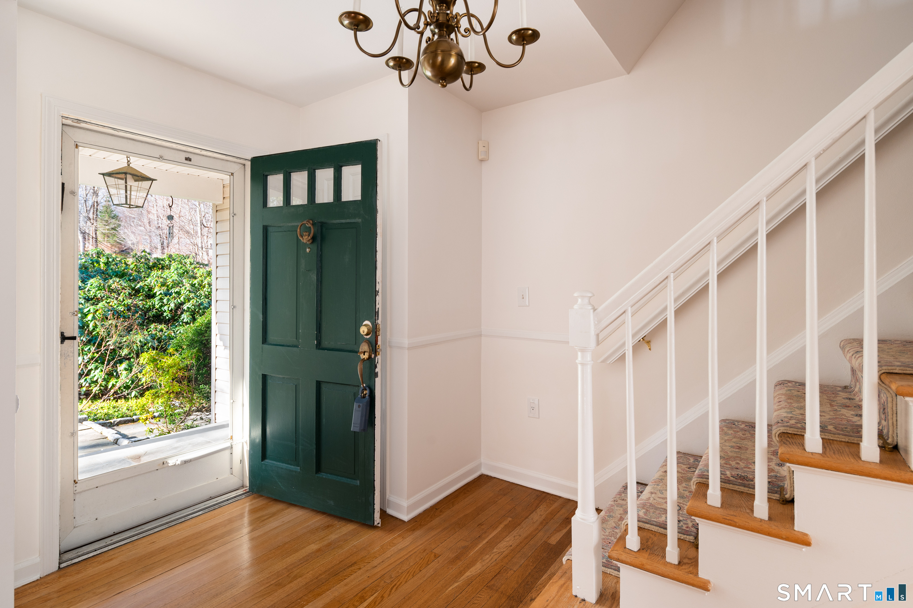 223 Red Fox Road Stamford, CT 06903 - Photo 3 of 35