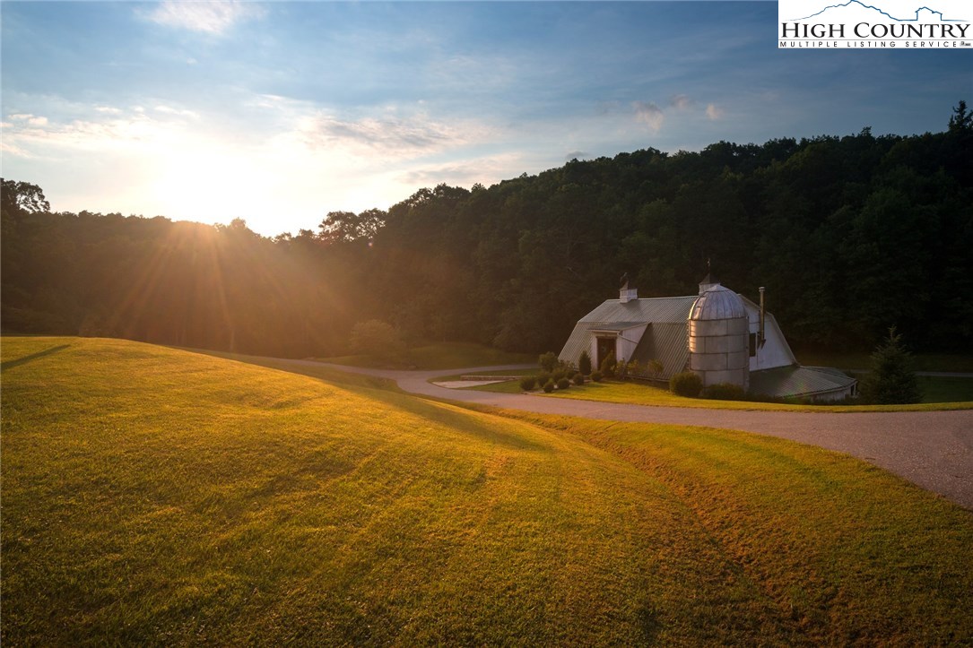 81 Adkins Farm Road Spruce Pine, NC 28777 - Photo 26 of 37 a view of an ocean from a mountain