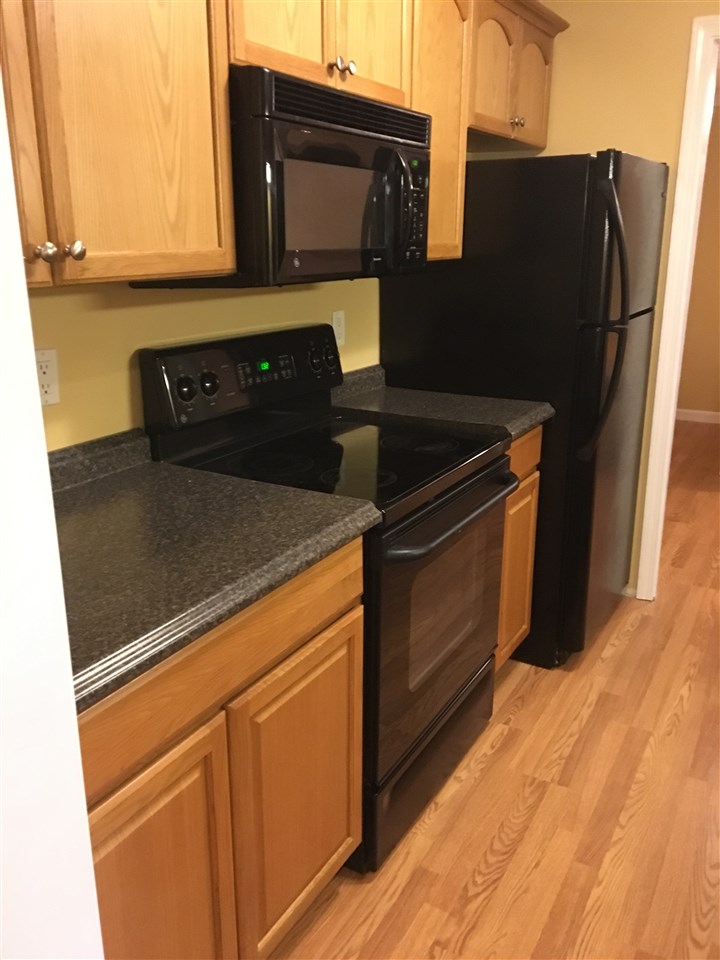 14 Strawberry Bank Road, Unit 10 Nashua, NH 03062 - Photo 9 of 15