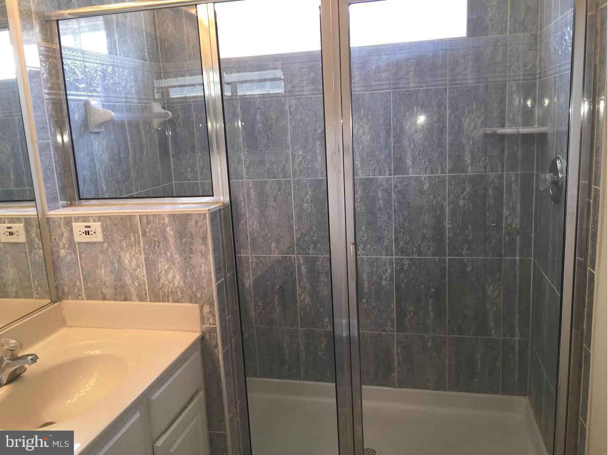 708 Redgate Lane Woodbridge, VA 22191 - Photo 14 of 20 a bathroom with a shower and a sink