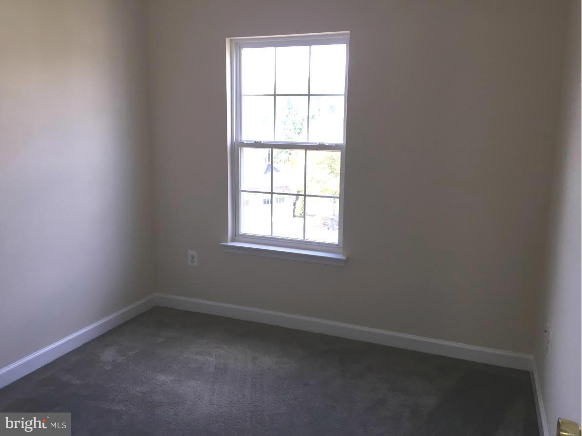 708 Redgate Lane Woodbridge, VA 22191 - Photo 15 of 20 an empty room with a window