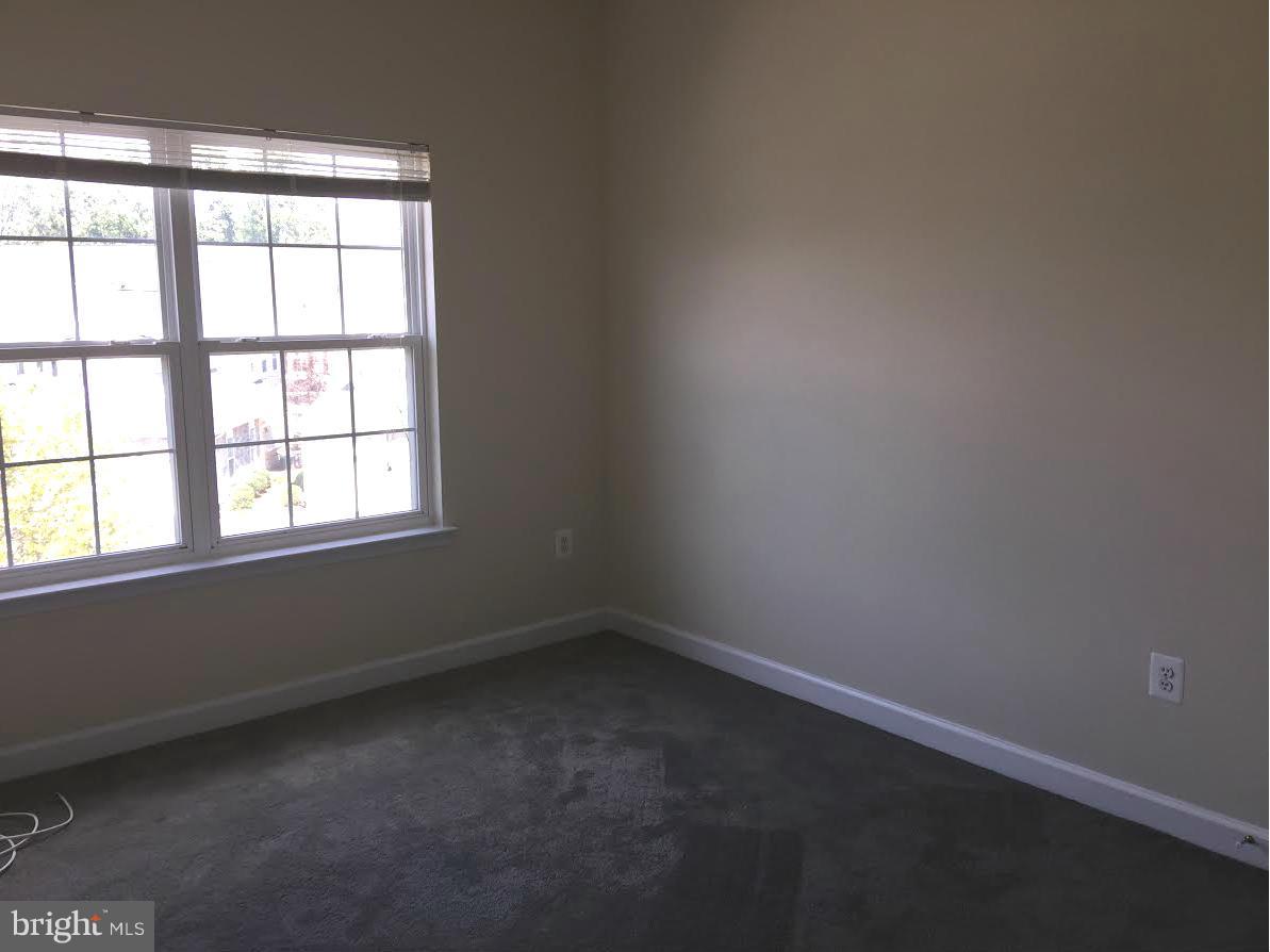 708 Redgate Lane Woodbridge, VA 22191 - Photo 16 of 20 an empty room with a window