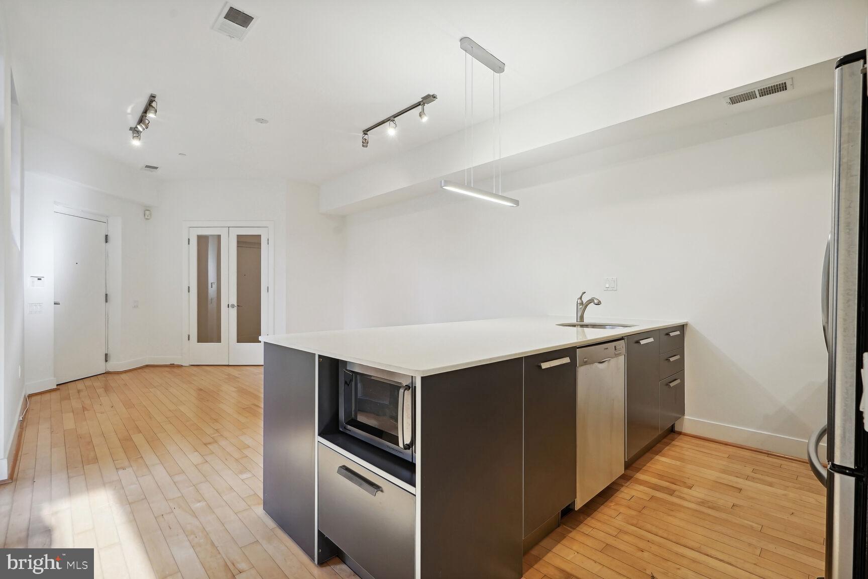 2426 Ontario Road Northwest, Unit 103 Washington, DC 20009 - Photo 11 of 33 Ample Island Space