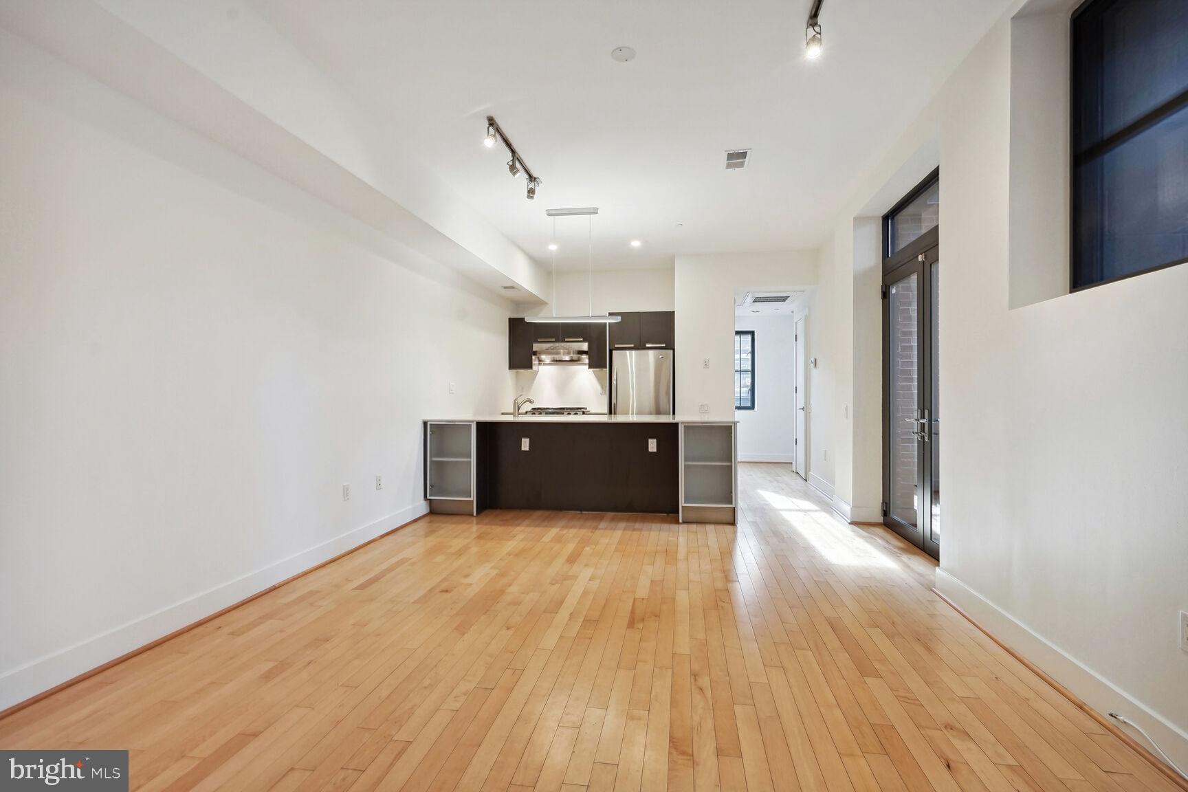 2426 Ontario Road Northwest, Unit 103 Washington, DC 20009 - Photo 9 of 33 Living/Dining Space