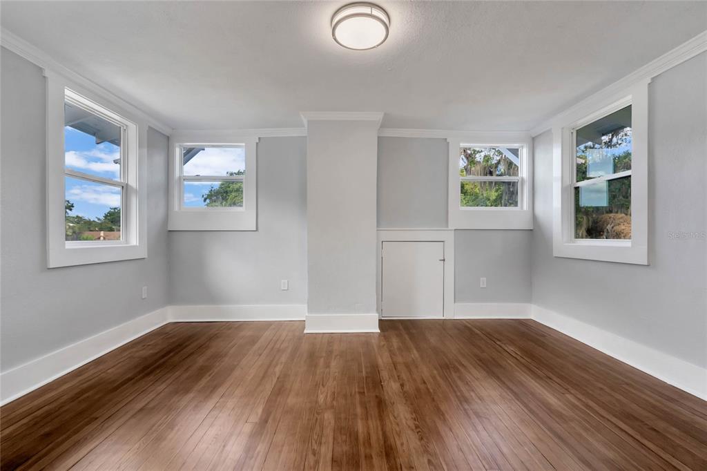 415 South 9th Street Leesburg, FL 34748 - Photo 22 of 37 a view of empty room with wooden floor and window
