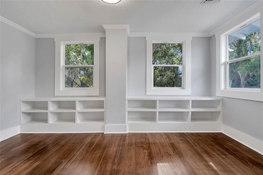 415 South 9th Street Leesburg, FL 34748 - Photo 24 of 37 a view of a room with wooden floor and windows