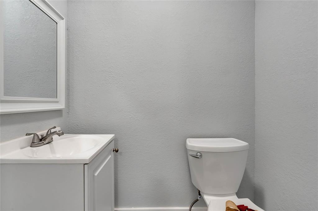 415 South 9th Street Leesburg, FL 34748 - Photo 26 of 37 a bathroom with a sink a toilet and a mirror