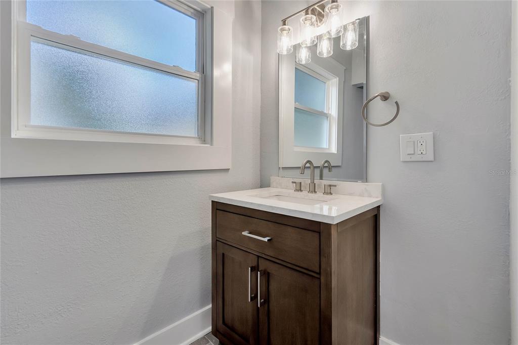 415 South 9th Street Leesburg, FL 34748 - Photo 30 of 37 a bathroom with a sink vanity and a mirror