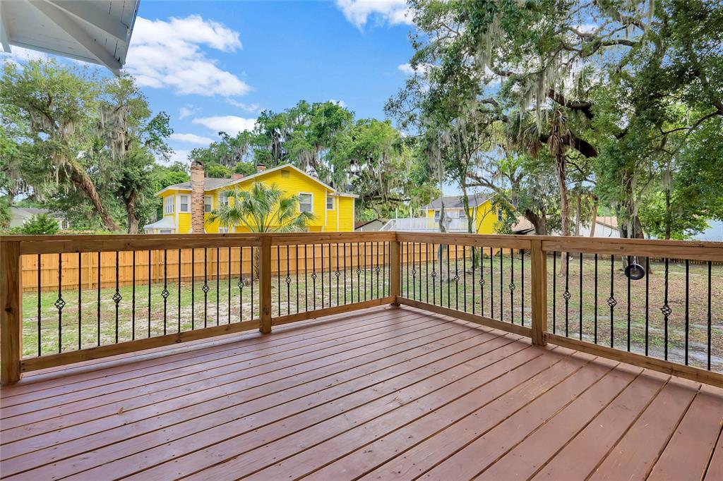 415 South 9th Street Leesburg, FL 34748 - Photo 31 of 37 a view of a wooden fence
