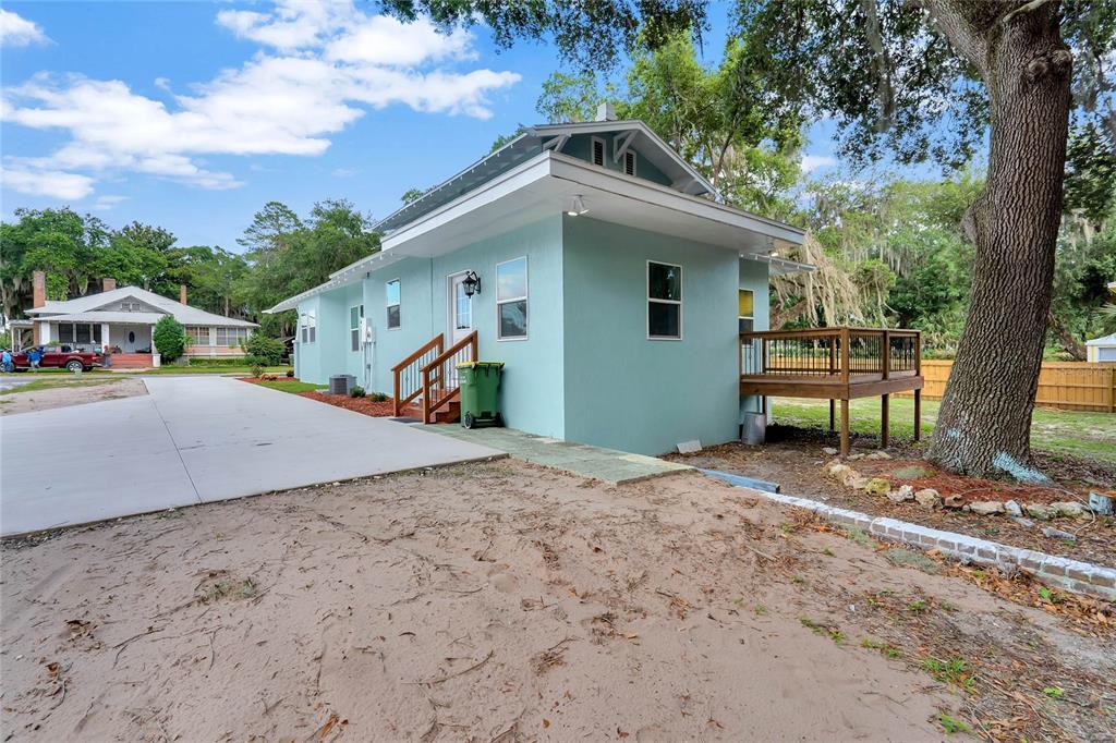 415 South 9th Street Leesburg, FL 34748 - Photo 32 of 37 a front view of a house with a yard