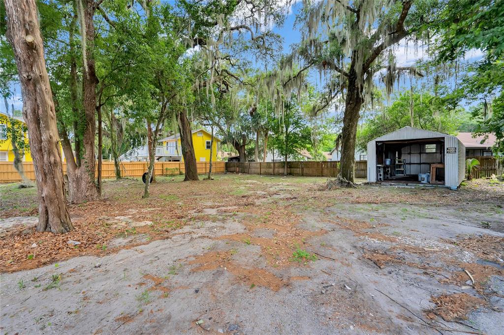 415 South 9th Street Leesburg, FL 34748 - Photo 37 of 37 a view of empty room with tree s