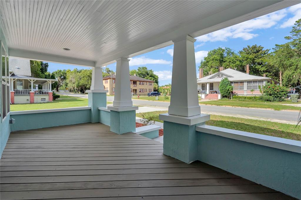 415 South 9th Street Leesburg, FL 34748 - Photo 4 of 37 a view of an outdoor space with seating area