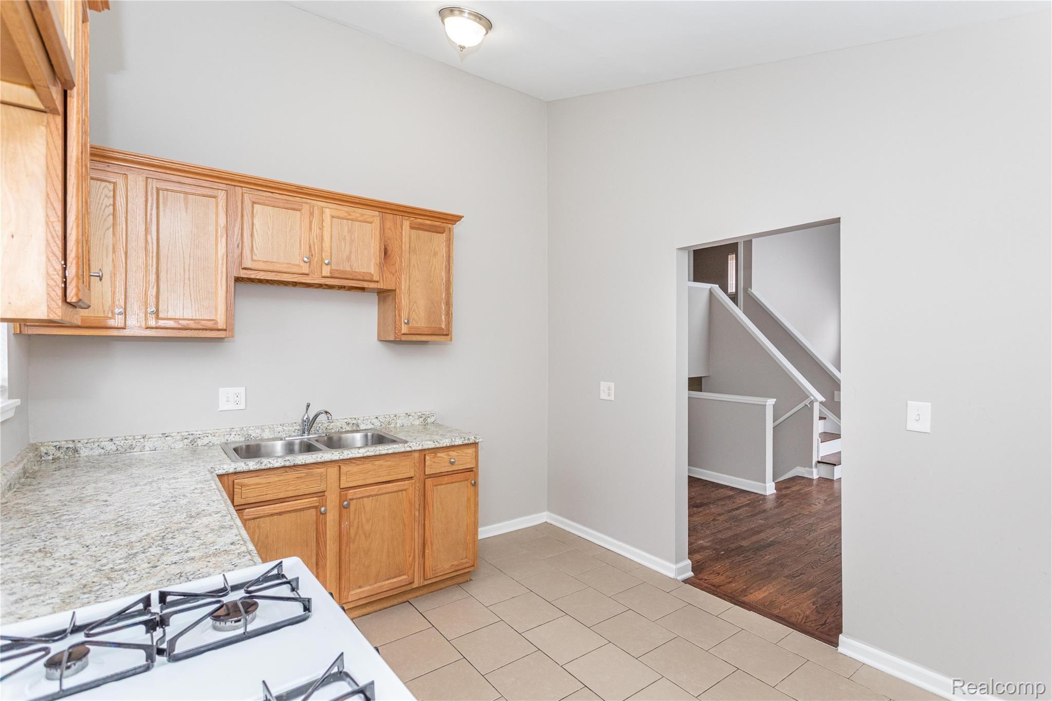 28900 York Street Inkster, MI 48141 - Photo 8 of 27 -6.jpg
