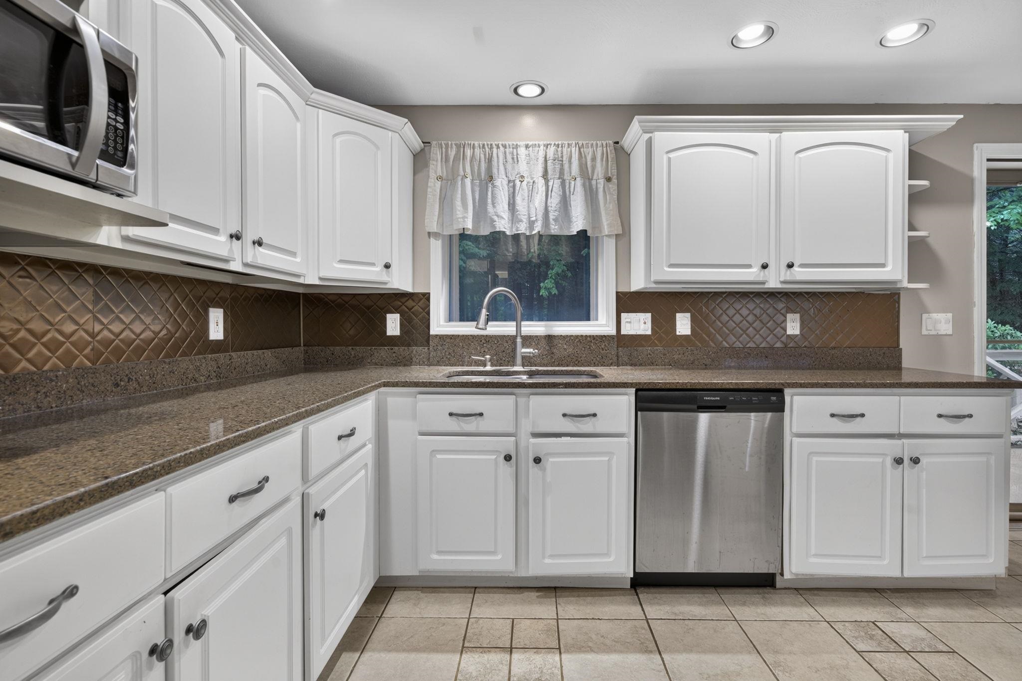 12 Ryan Road, Unit B Goffstown, NH 03045 - Photo 10 of 60